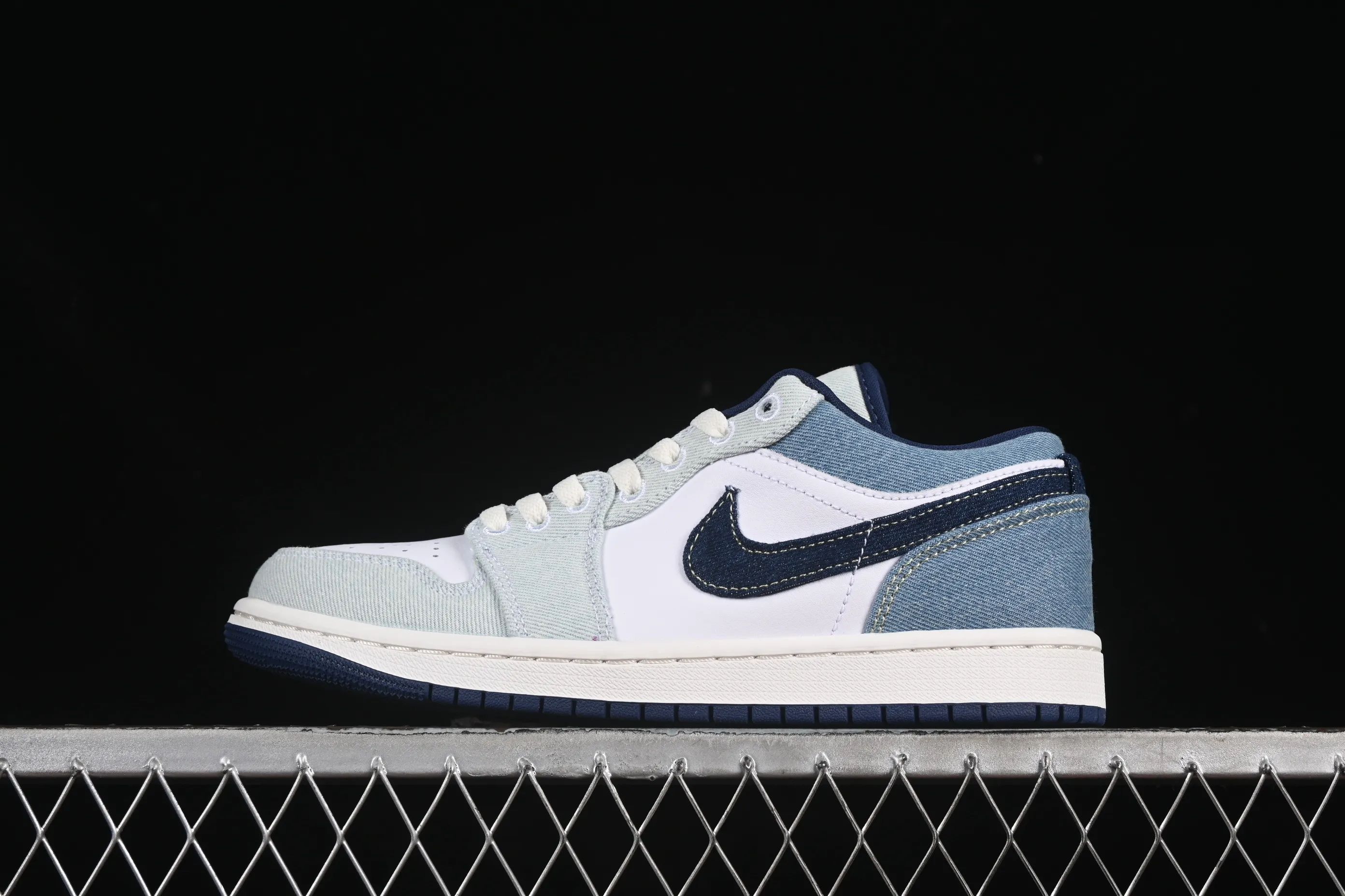 All categories Air Jordan Jordan series basketball shoes Air Jordan 1 Low G version pure original Air Jordan 1 Low "Canadian Tuxedo" AJ1 Joe 1 cowboy trend low-top basketball shoes IH0648-141